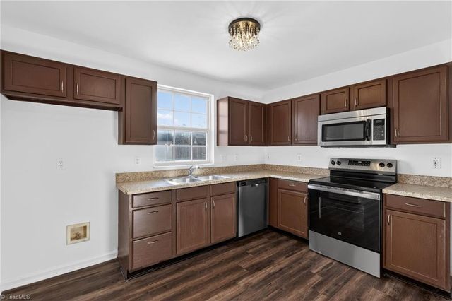 809 Nestleway Drive, Greensboro, NC 27406