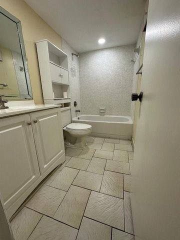 8050 W Mcnab Road 210, Tamarac, FL 33321