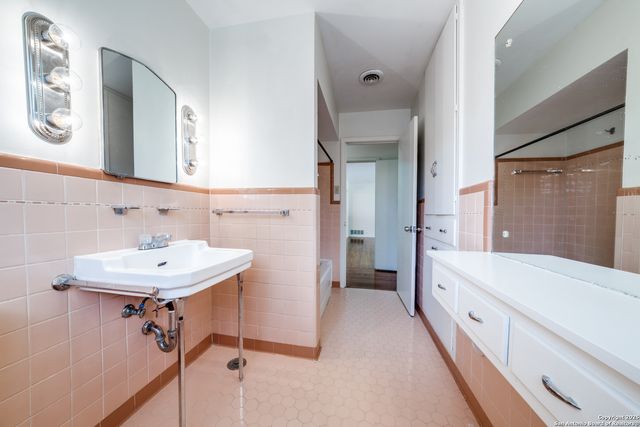 203 Lindell, San Antonio, TX 78212
