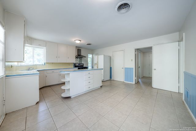 203 Lindell, San Antonio, TX 78212
