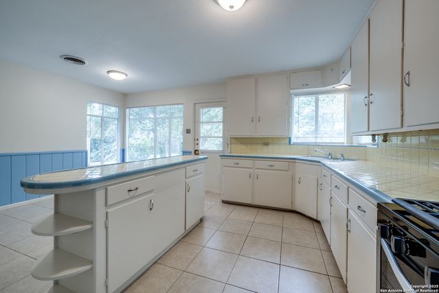 203 Lindell, San Antonio, TX 78212
