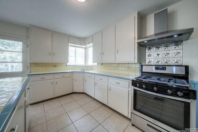 203 Lindell, San Antonio, TX 78212