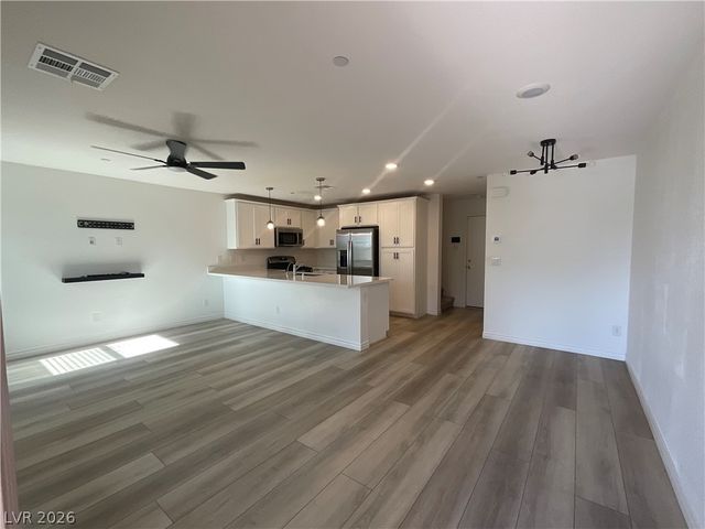 6256 Foxes Dale Street, Las Vegas, NV 89166