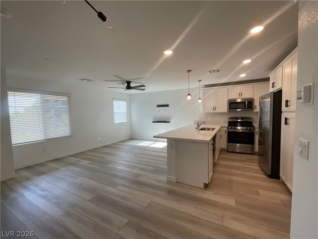 6256 Foxes Dale Street, Las Vegas, NV 89166