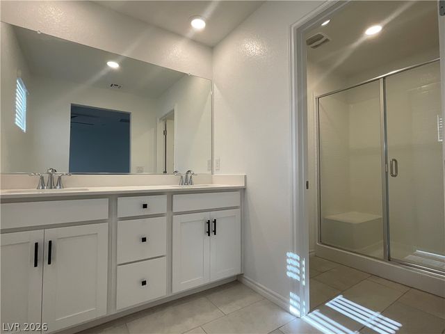 6256 Foxes Dale Street, Las Vegas, NV 89166