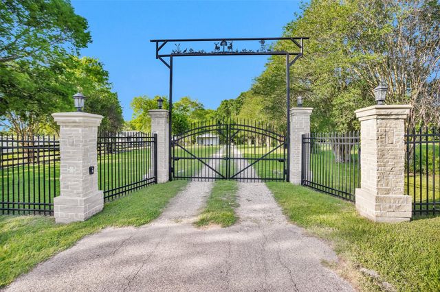 13250 Fm 830 Road, Willis, TX 77318