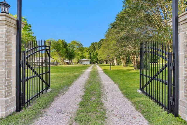 13250 Fm 830 Road, Willis, TX 77318