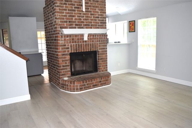 803 Ashmount Lane, Arlington, TX 76017