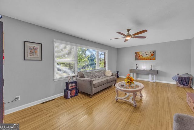 1973 Falls Road, Toccoa, GA 30577