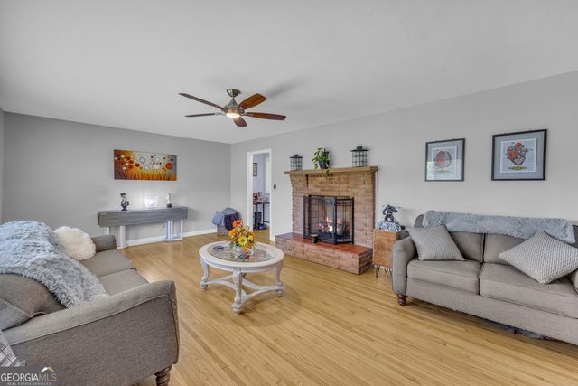 1973 Falls Road, Toccoa, GA 30577