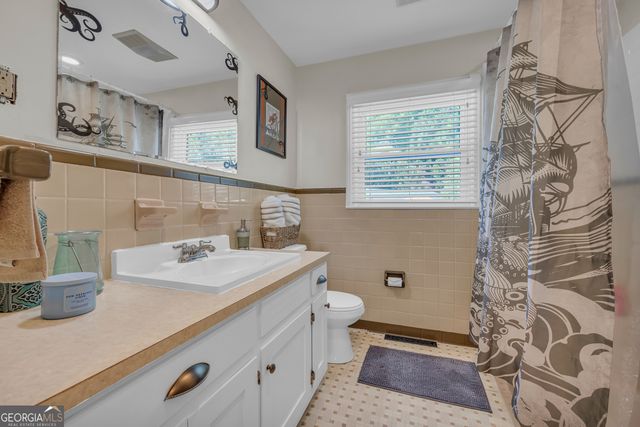 1973 Falls Road, Toccoa, GA 30577