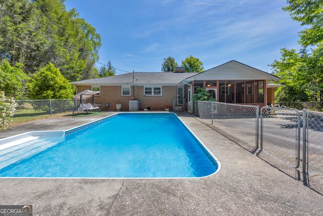 1973 Falls Road, Toccoa, GA 30577