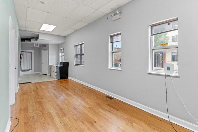 735 W 35th Street, Chicago, IL 60616