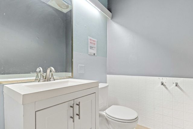 735 W 35th Street, Chicago, IL 60616