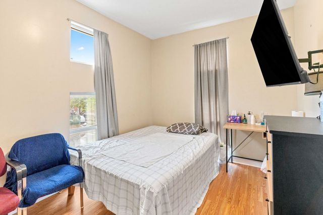 735 W 35th Street, Chicago, IL 60616