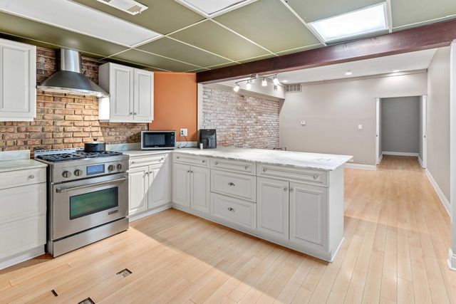 735 W 35th Street, Chicago, IL 60616