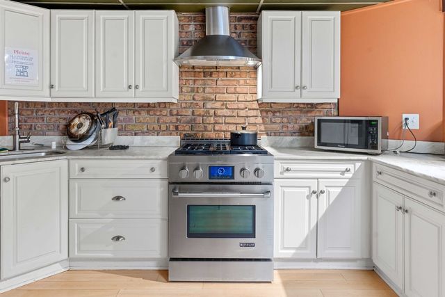 735 W 35th Street, Chicago, IL 60616