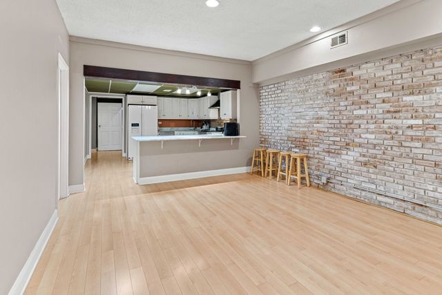 735 W 35th Street, Chicago, IL 60616