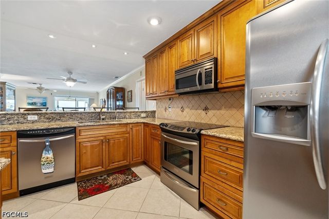 7008 Foxfire DR, Fort Myers, FL 33919