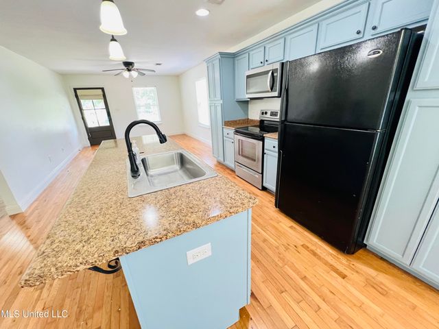 205 Jeff Davis Avenue, Waveland, MS 39576