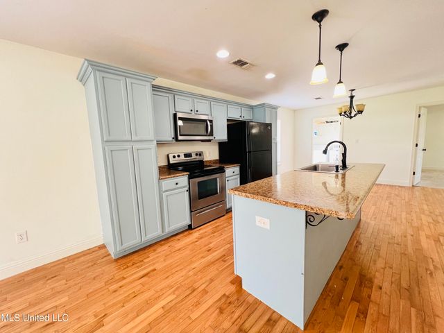 205 Jeff Davis Avenue, Waveland, MS 39576