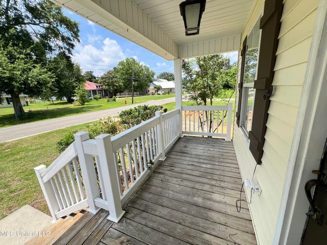 205 Jeff Davis Avenue, Waveland, MS 39576
