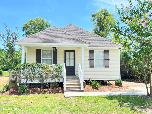 205 Jeff Davis Avenue, Waveland, MS 39576