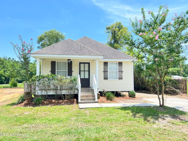 205 Jeff Davis Avenue, Waveland, MS 39576