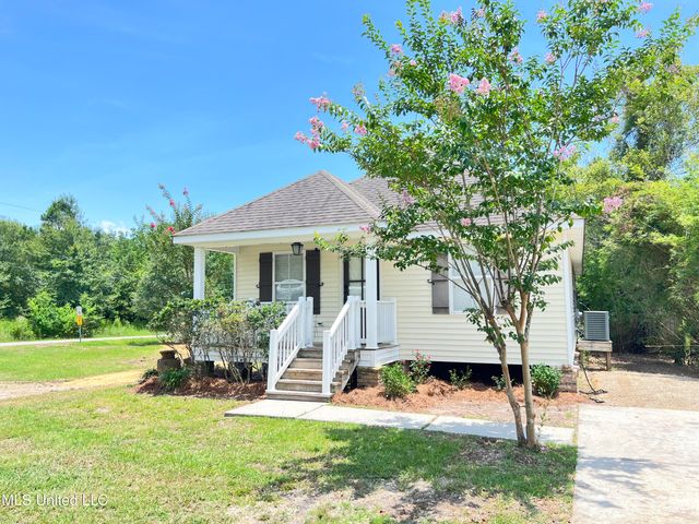 205 Jeff Davis Avenue, Waveland, MS 39576