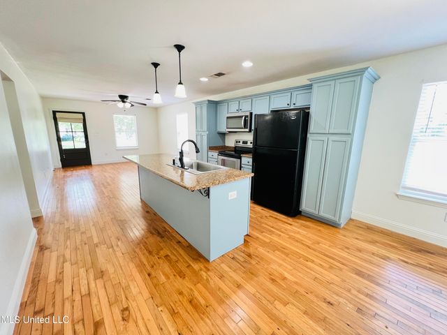 205 Jeff Davis Avenue, Waveland, MS 39576