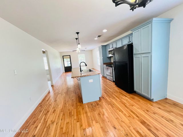 205 Jeff Davis Avenue, Waveland, MS 39576