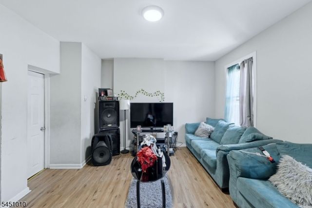 32 Jefferson St, Paterson City, NJ 07522