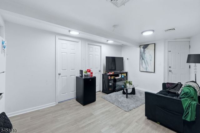 32 Jefferson St, Paterson City, NJ 07522