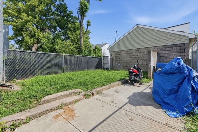 32 Jefferson St, Paterson City, NJ 07522