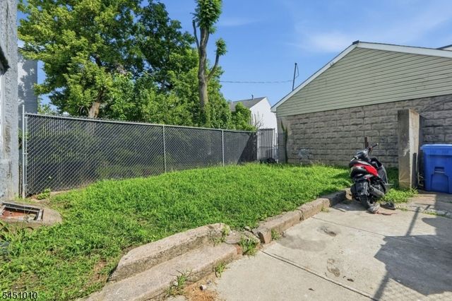 32 Jefferson St, Paterson City, NJ 07522