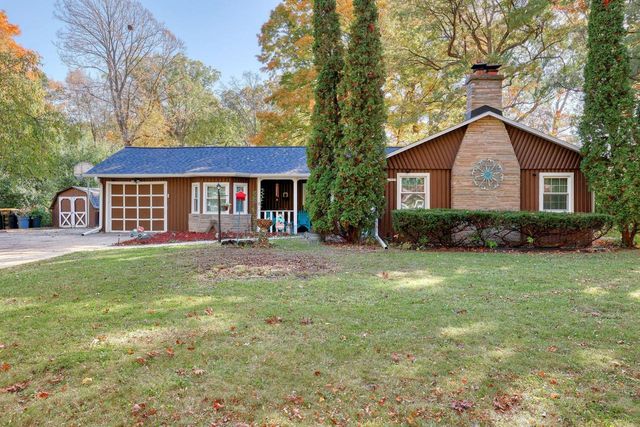 11031 W Ruby AVENUE, Wauwatosa, WI 53225