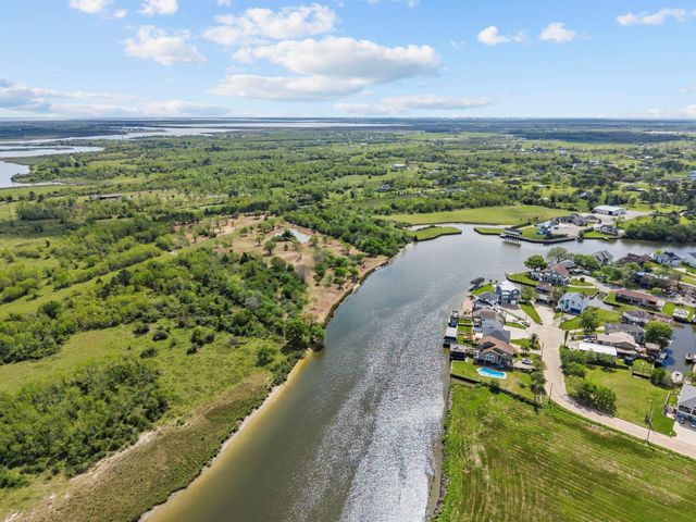 4700 Starboard Lane, Dickinson, TX 77539