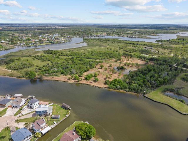 4700 Starboard Lane, Dickinson, TX 77539