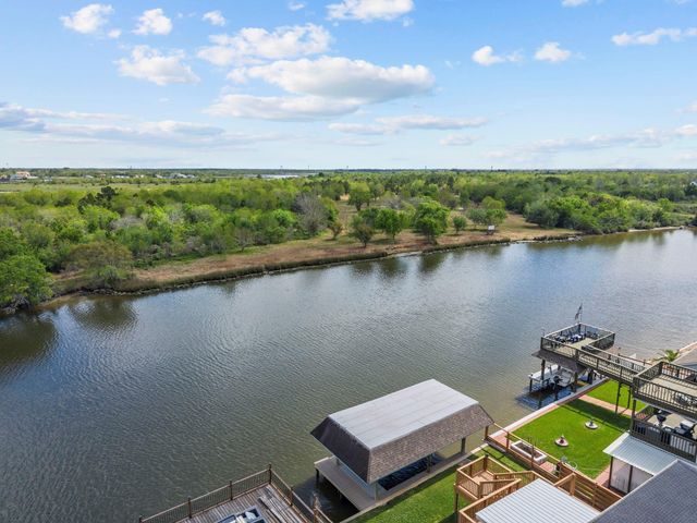 4700 Starboard Lane, Dickinson, TX 77539