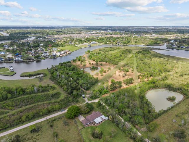4700 Starboard Lane, Dickinson, TX 77539