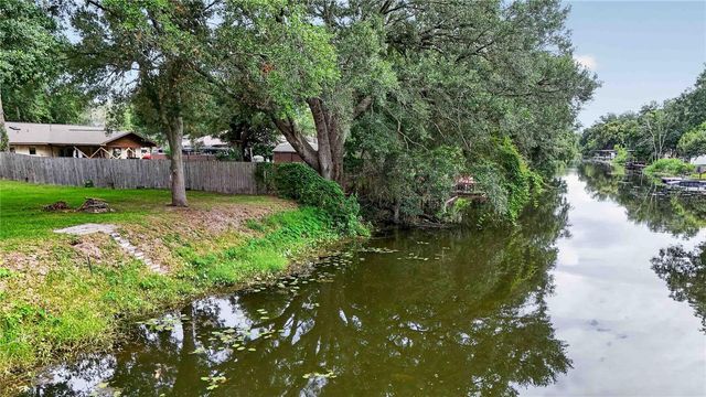 27638 LISA DRIVE, Tavares, FL 32778