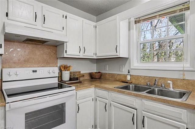 997 Robbins Circle, Lexington, NC 27292