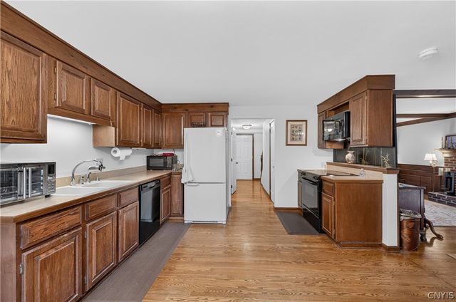 8786 Radburn Dr, Lysander, NY 13027