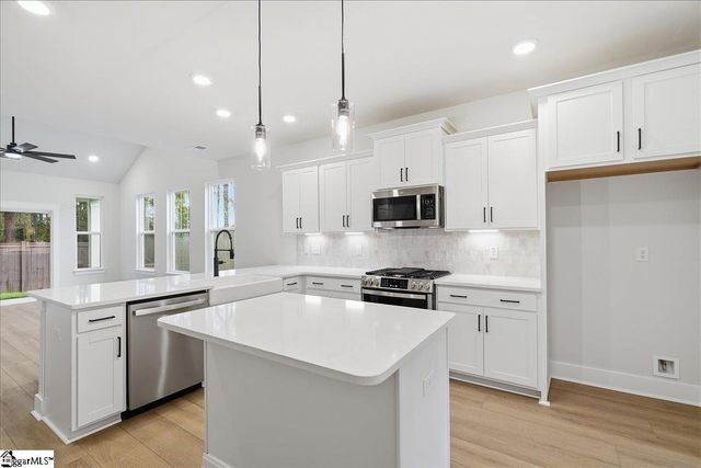 110 Canyon Creek Way, Fountain Inn, SC 29644