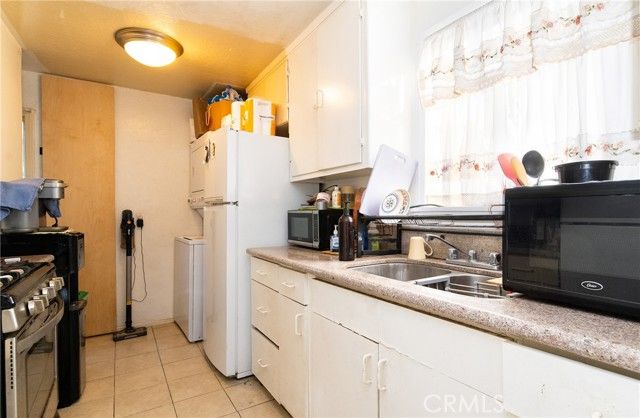 9814 Bandera, Los Angeles, CA 90002