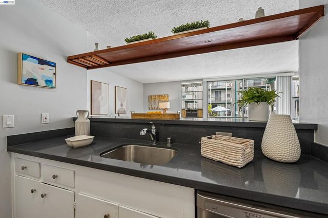 811 York St 136, Oakland, CA 94610