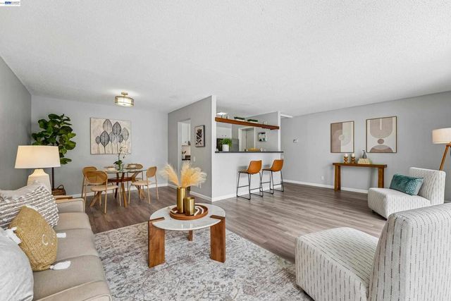 811 York St 136, Oakland, CA 94610