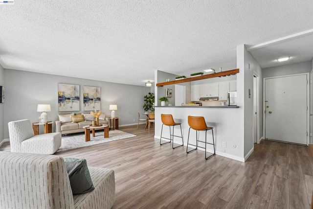 811 York St 136, Oakland, CA 94610