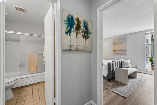 811 York St 136, Oakland, CA 94610