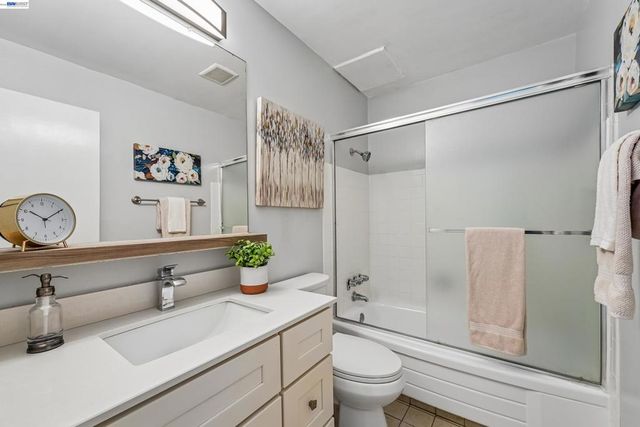 811 York St 136, Oakland, CA 94610